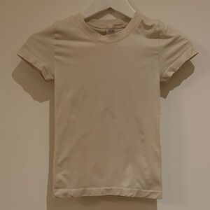 Aritzia Sunday Best SinchSeamless Short Sleeve T-Shirt